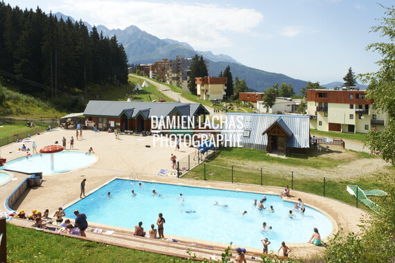1072 dl vvf les adrets prapoutel fixe village piscine 001