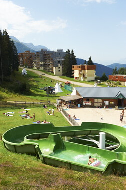 1072 dl vvf les adrets prapoutel fixe village piscine 016