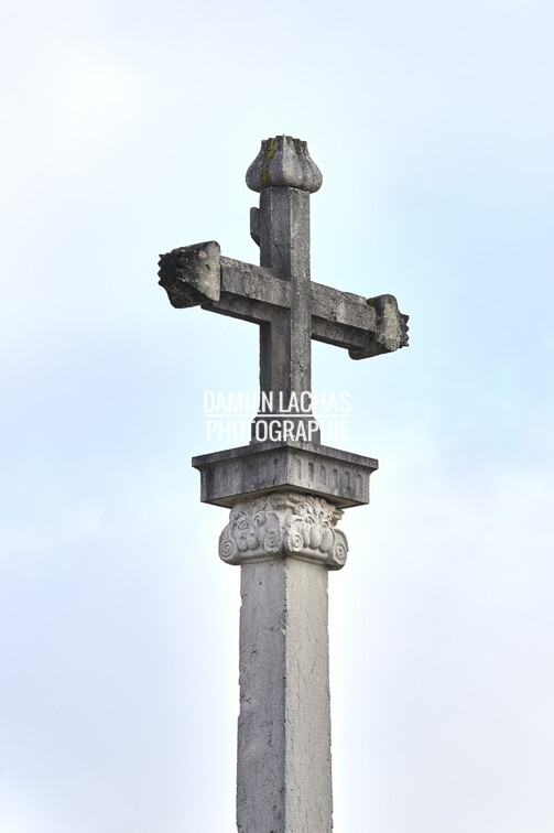 pays_voironnais_patrimoine_religieux_st-geoire-valdaine_place_eglise_010.jpg