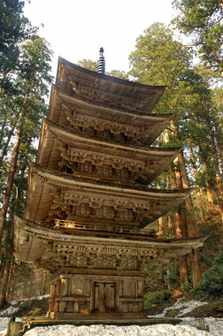 japon pagode gojudo mont haguro san 004