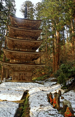 japon pagode gojudo mont haguro san 008
