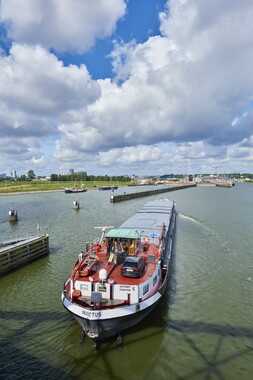 pays-bas aout2014 fluvial pont ecluse grand gabarit 019